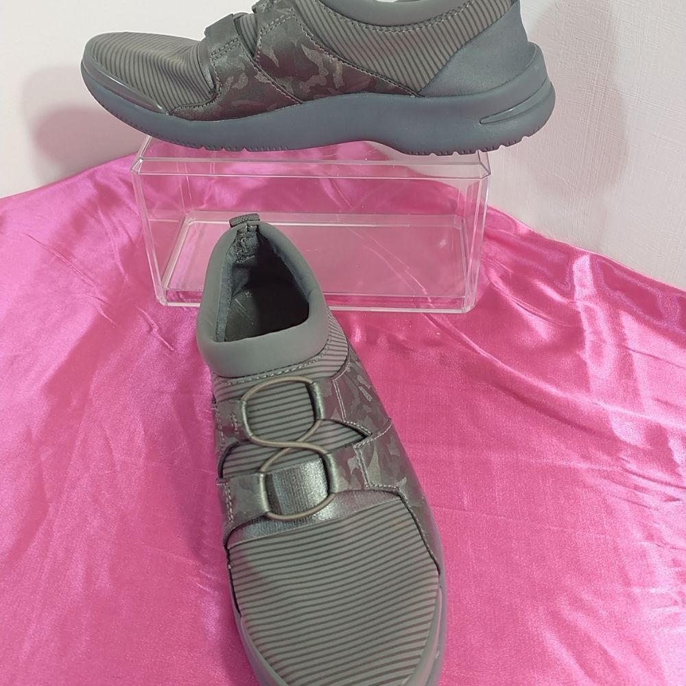 Bzees Shoes Womens SZ 8M Anytime Gray Camo Slip On Stretch Comfort Walking.